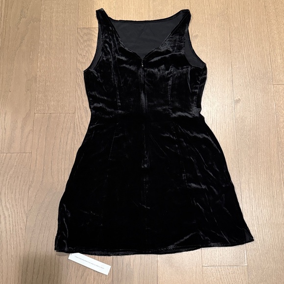 🆕 Reformation Brisbane velvet dress - Picture 3 of 9